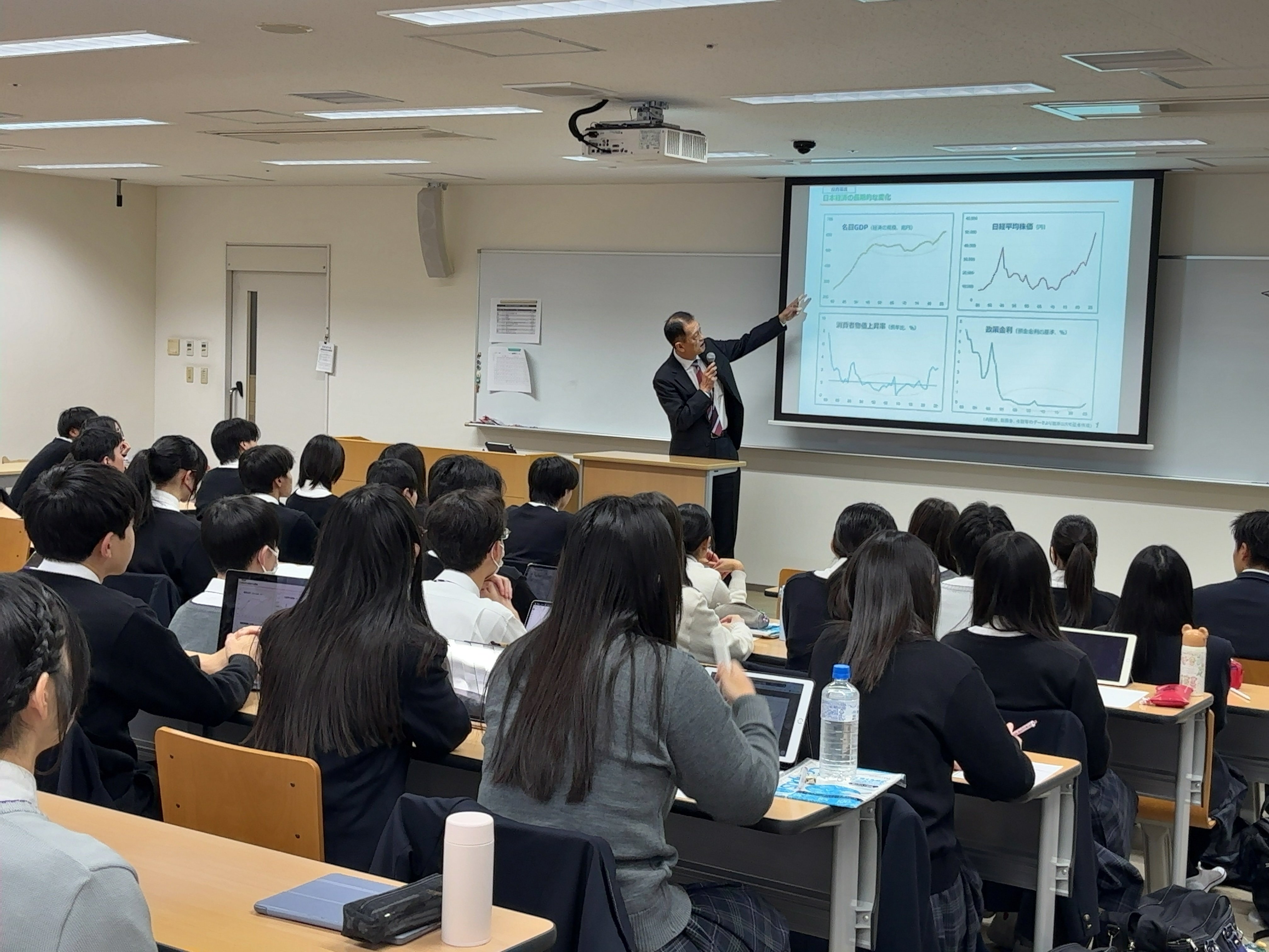 関西大学高等部での金融経済教育の授業風景